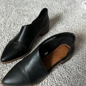 Universal Thread Black Flats